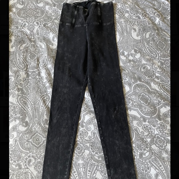 Rustic Aritzia leggings - Picture 1 of 2